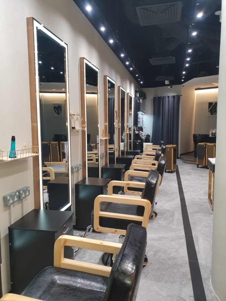 cuttour hair plq mall interior1