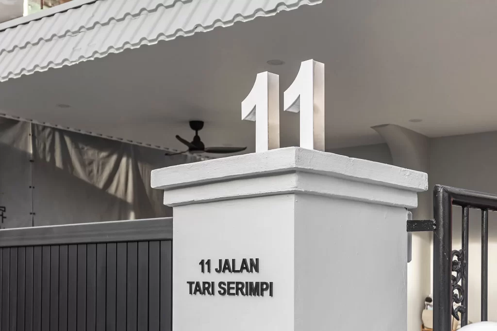 11 Jalan Kayu gate1-landed property design