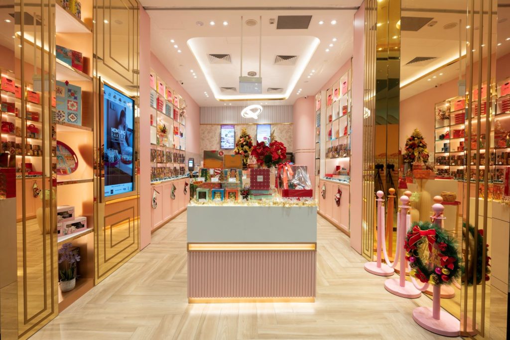 Madam Ling Bakery @ Jewel Changi interior design with central display