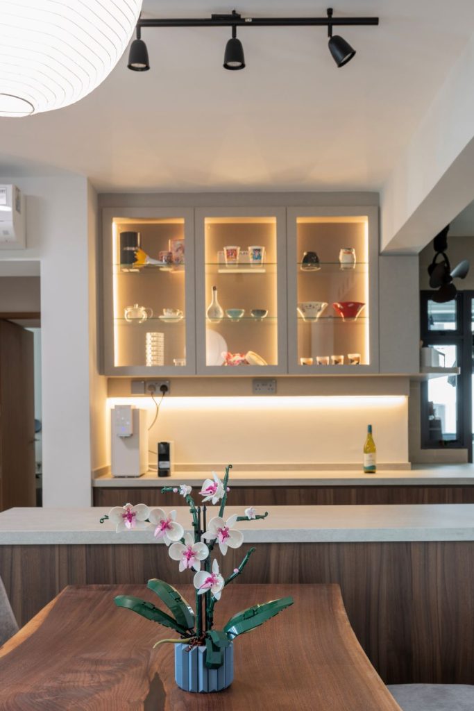 Blk 178 Hougang 4 Room HDB BTO display cabinet