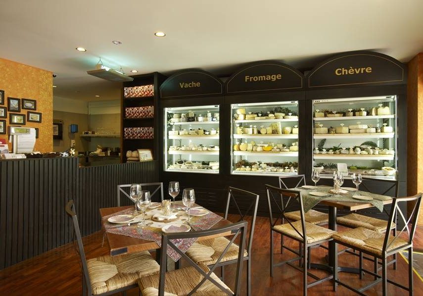 La Fromagerie restaurant interior design counter seating