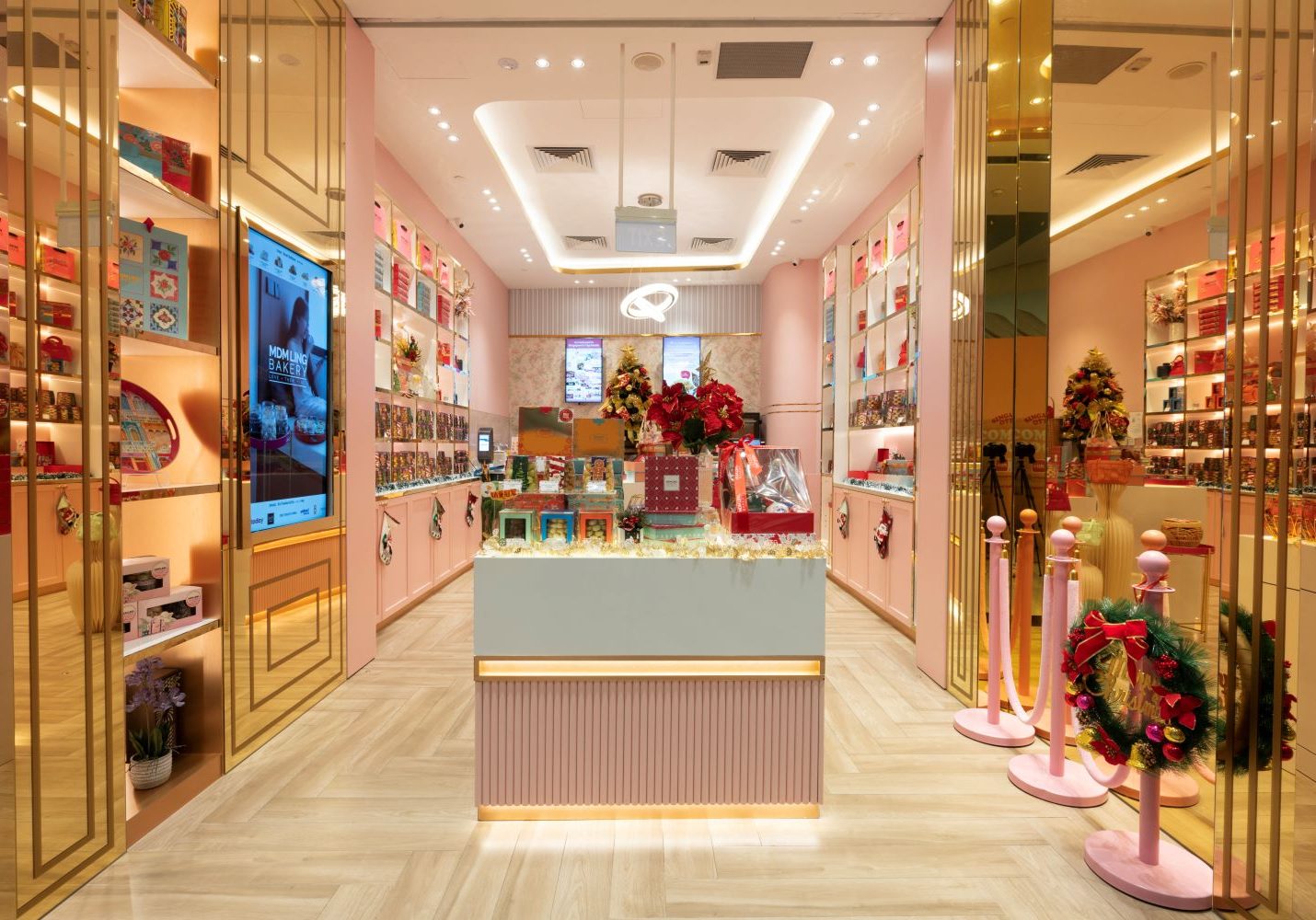 Madam Ling Bakery @ Jewel Changi interior design with central display