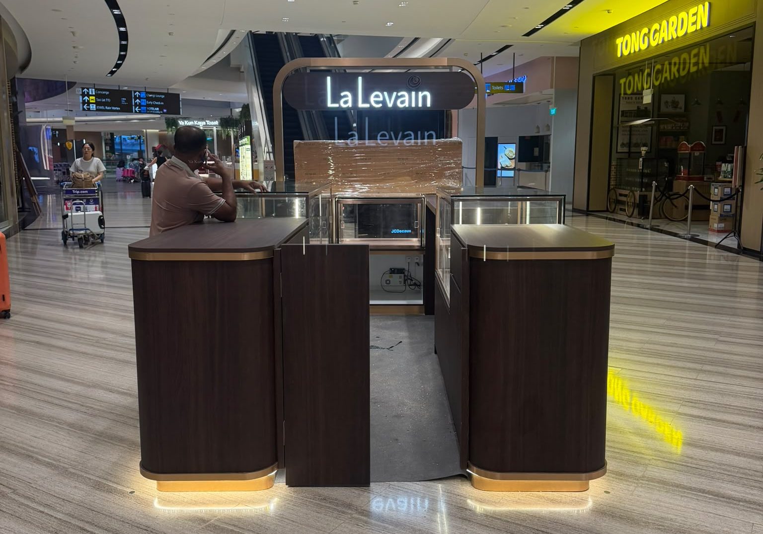La Levain kiosk display at Jewel Changi Airport
