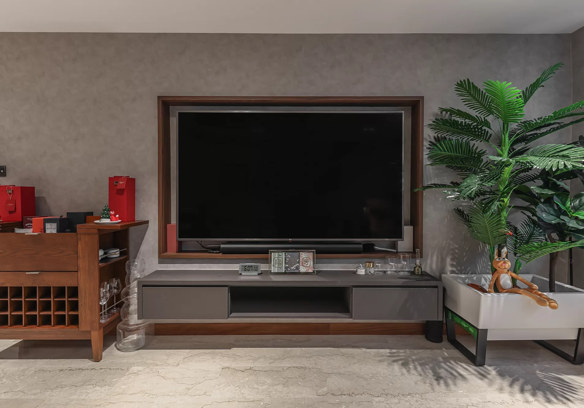 8 Jalan Rumah Tinggi tv console, 5-Room HDB Resale